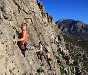 Школа альпинизма: что такое дюльфер и почему не любят его профессионалы-альпинисты?